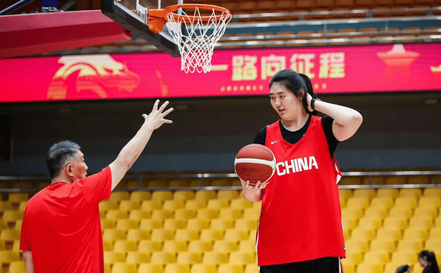 张子宇国家队首秀砍18分中国女篮大胜波黑