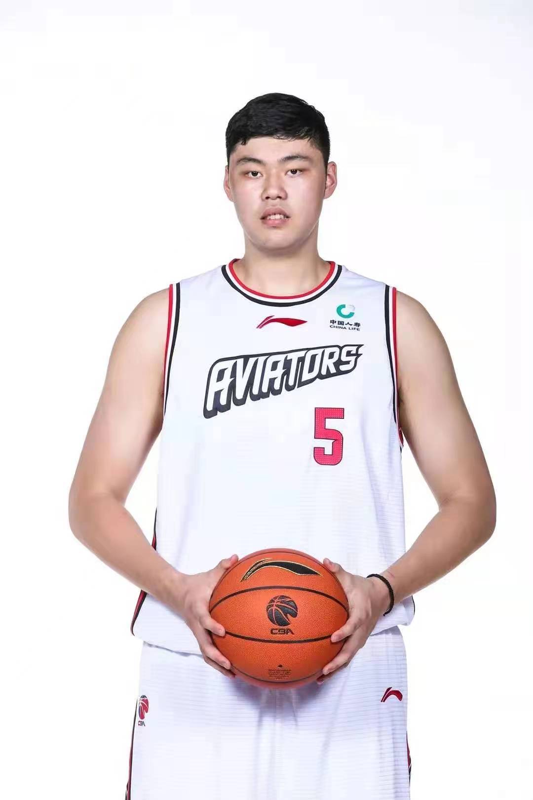 前深圳男篮中锋赵义明加盟湖北男篮，出战NBL联赛
