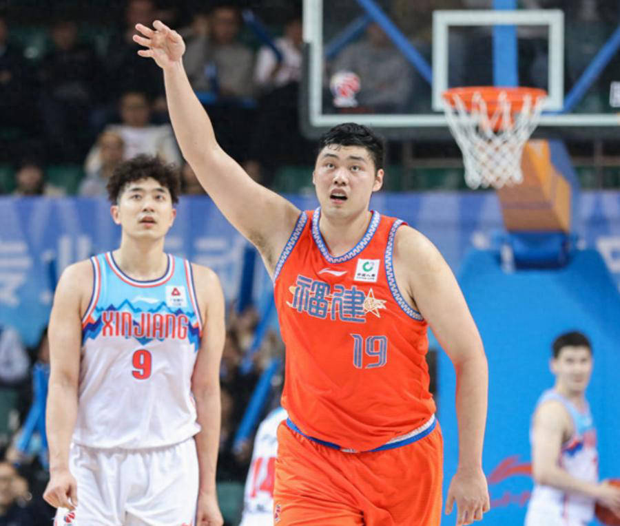 前深圳男篮中锋赵义明加盟湖北男篮，出战NBL联赛